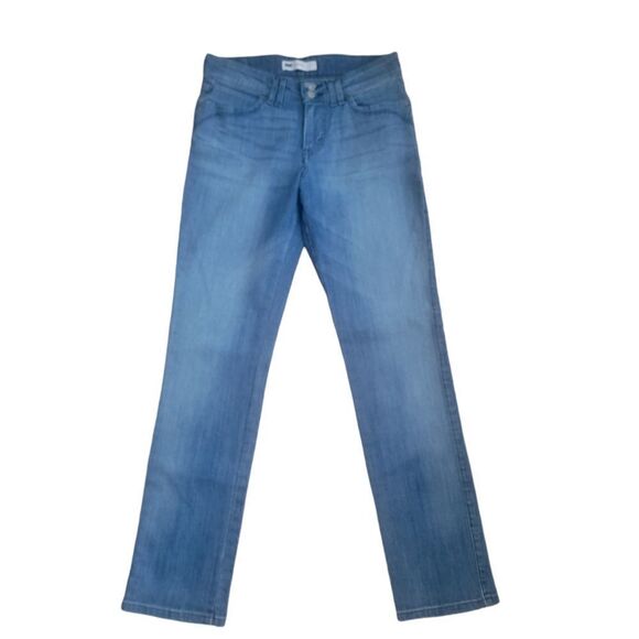 Levi's Medium Wash Mid Rise Jeans. Size 30. - Picture 1 of 7